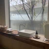 분위기 끝장,,,계절마다 보고싶은 산에있는 카페 사네