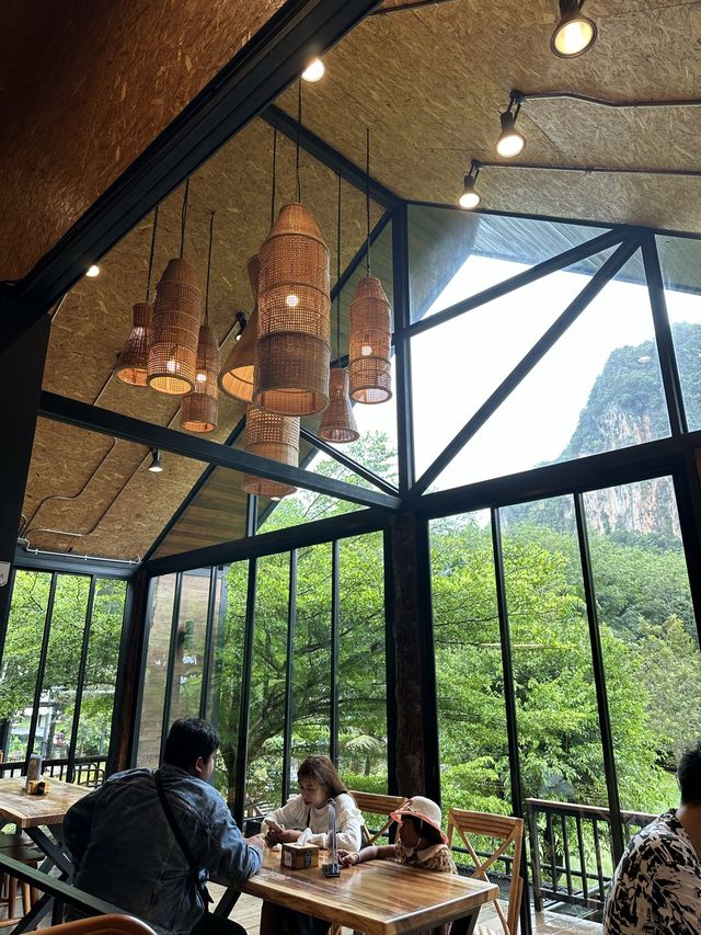 Into the forest คาเฟ่ในหุบเขา บรรยากาศดี 