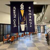 北海道・小樽。十勝産小豆と生乳で作られたソフトクリーム『柳月 オタルト店(オタルトカフェ)』