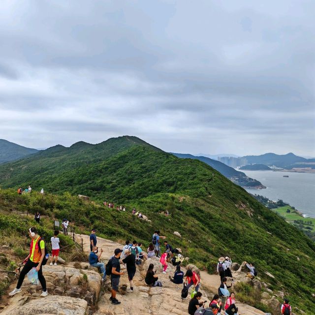 三刷港島龍脊徑 行山清潔