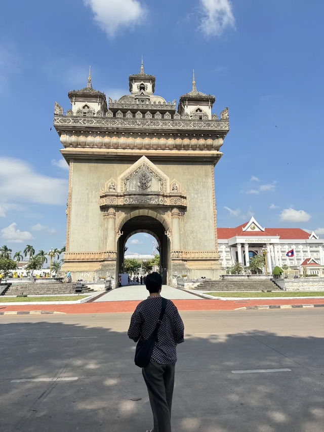 ປະຕູໄຊ & ຫໍພຣະແກ້ວ 📍เวียงจันทน์ ประเทศลาว