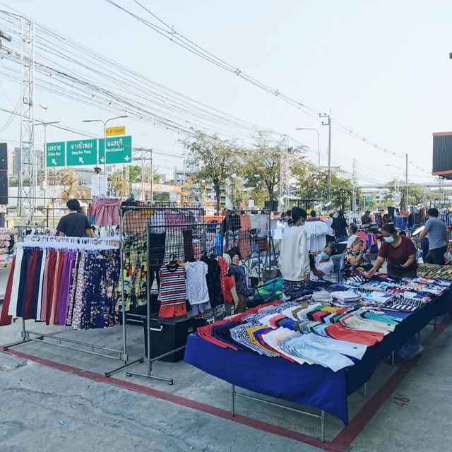 ตลาดนัดชื่อดังย่านนทบุรี​  