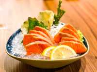 Authentic Japanese restaurant with fresh sashimi 🍣