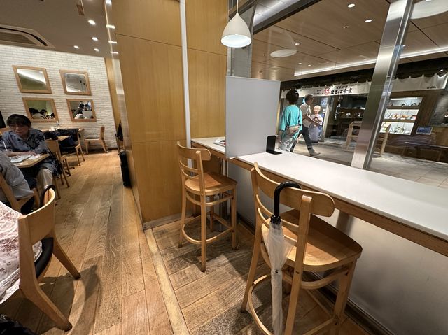 愛知・名古屋。名古屋スイーツ『シャチボン』が気になるカフェ『カフェデンマルク JR名古屋駅店 』
