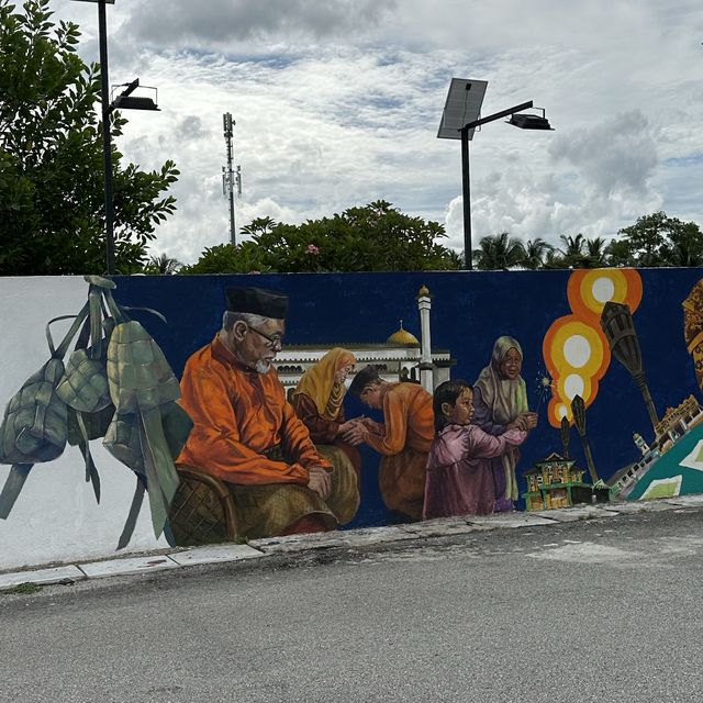 New and vibrant art murals @ teluk intan