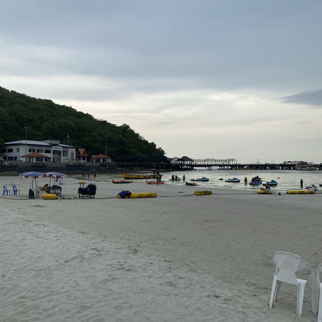 เที่ยวหาดตาแหวน…คึกคักทั้งวันไม่มีเหงา