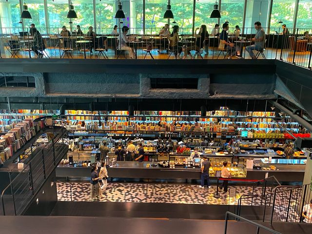 마치 거대한 도서관 느낌의 대형 감성카페, 테라로사 포스코센터점📚