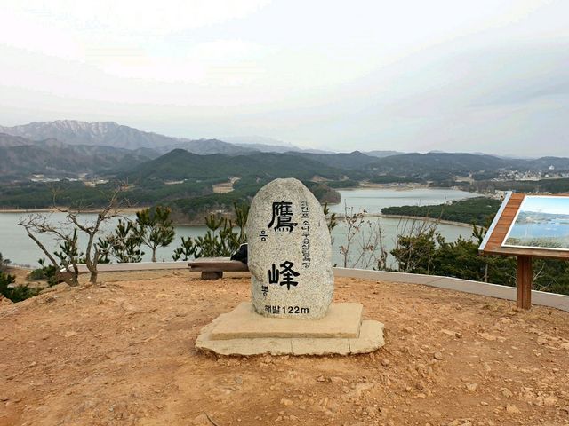 푸른 봄이 발 아래 펼쳐진 풍경 - 고성의 응봉