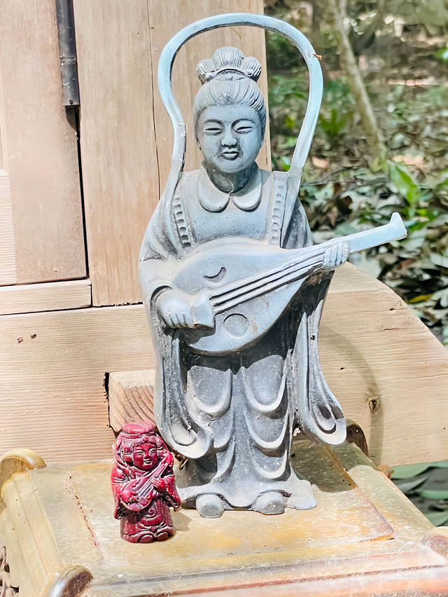 【玉敷神社/東京都】緑豊かな社叢に囲まれる