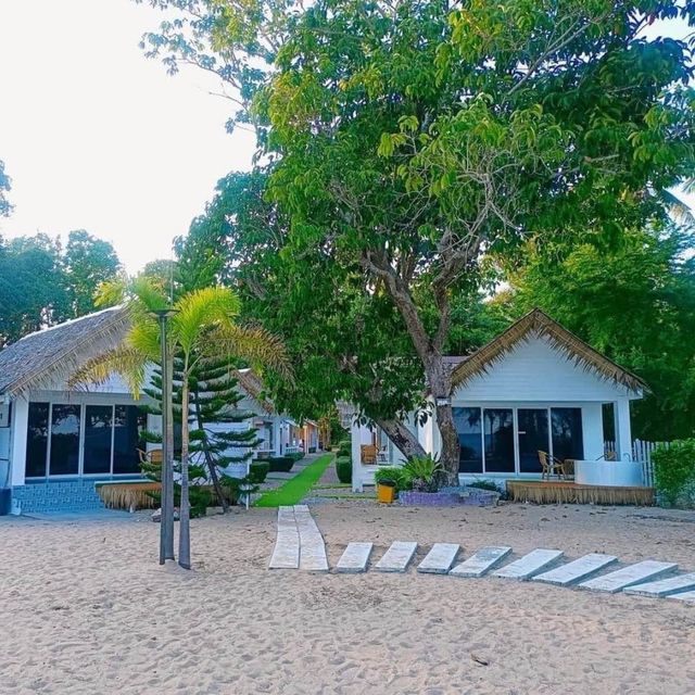 📌 Warm Beach Resort