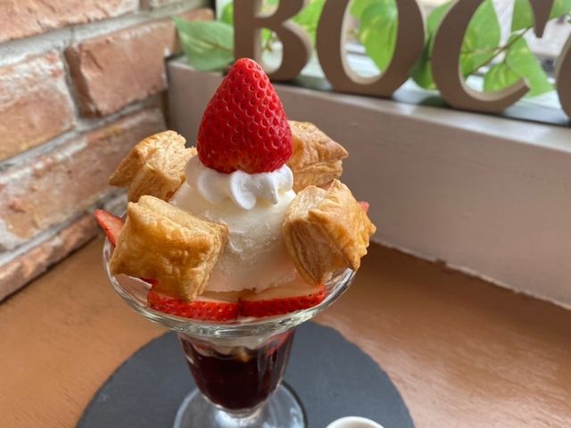 【福岡カフェ】海を眺めながら美味しいパフェとコーヒーを楽しめる