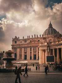 Architectural Majesty of St. Peter's Basilica: A Marvel in Vatican City 🏛️✨