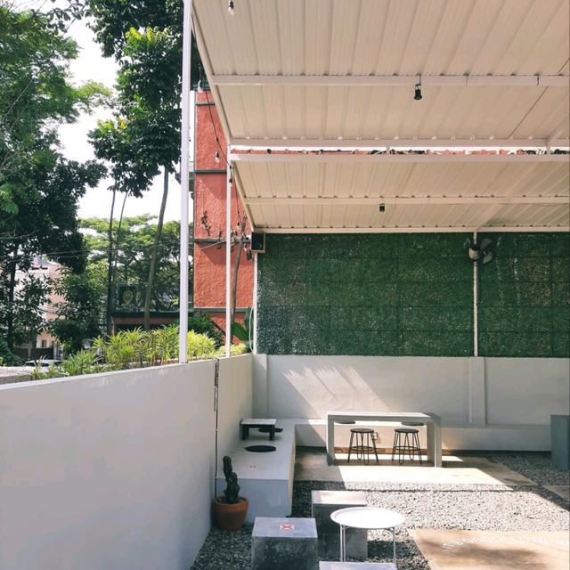 I STOPPED BY RUMU COFFEE, WHICH HAS A JAPANESE INSPIRED CONCEPT