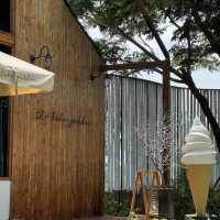 The life garden cafe จ.เพชรบุรี