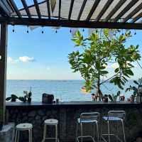 คาเฟ่ริมชายหาด ที่ศรีราชา "Little town Sriracha"