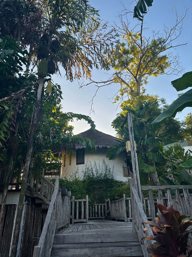 สระว่ายน้ำสวยวิวพาโนรามา ที่ อาน่ารีสอร์ท เกาะช้าง