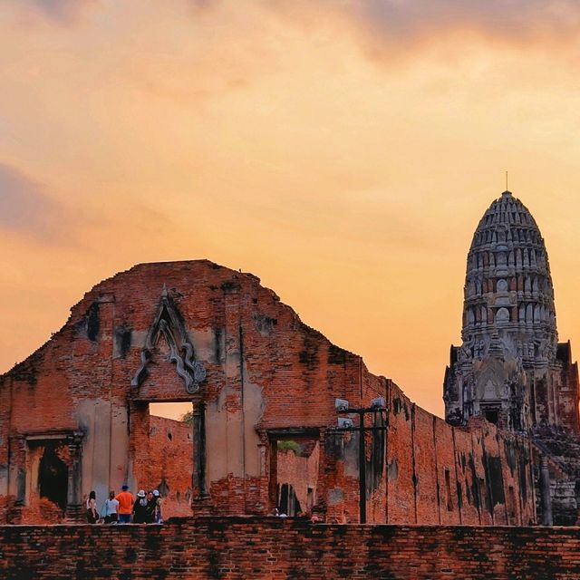 เที่ยวพระปรางค์เก่าแก่ อยุธยา 