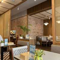 Pet friendly fusion restaurant 