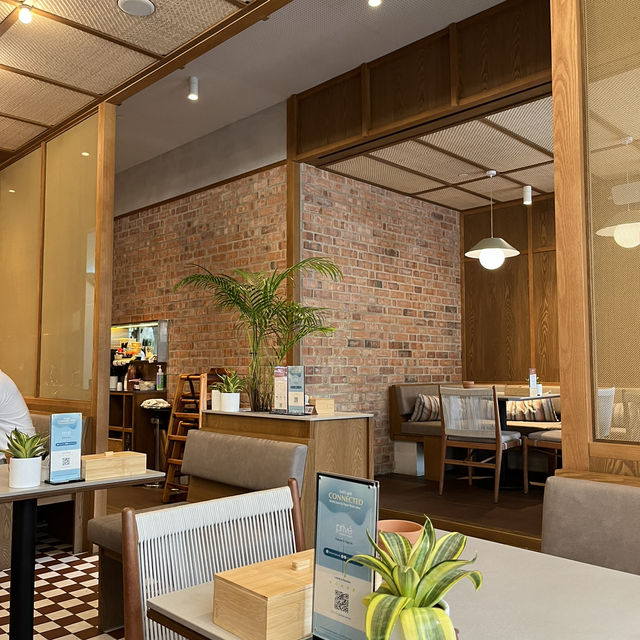 Pet friendly fusion restaurant 