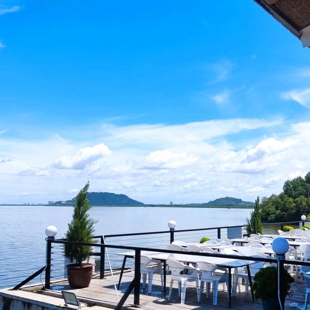 Scenic Seaview Dining Near Pulau Aman