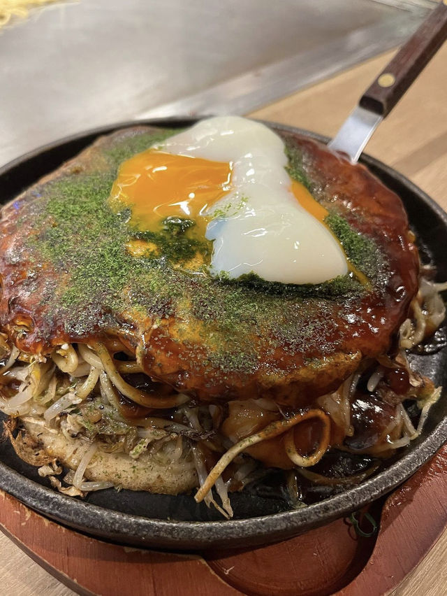 【福岡グルメ】目の前で焼かれる熱々お好み焼きが絶品🥢