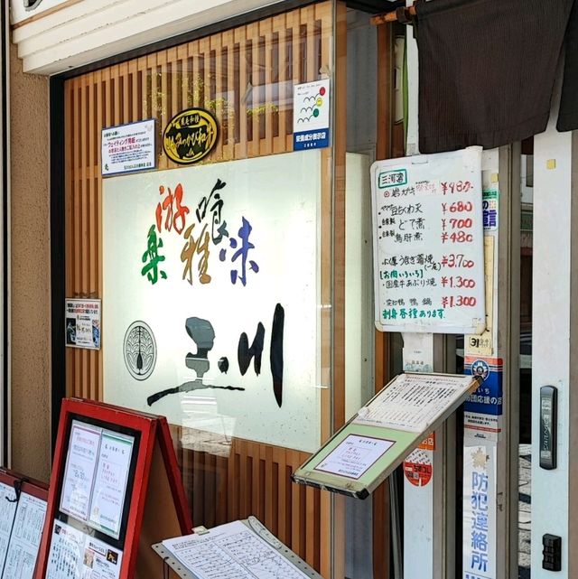 異色のカレーうどんが食べられる街を知っているだろうか？？