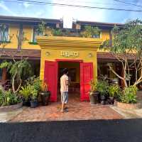 The SengLao caféand cousin 