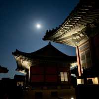 【韓国ソウル・景福宮】ライトアップされた幻想的な建物を拝む「景福宮 夜間特別観覧 2024秋」