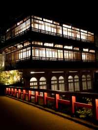 【千と千尋の神隠し】のモデル宿  四季折々、昼夜の美しい表情