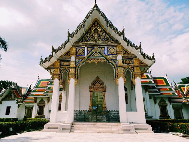 曼谷寺廟景點：Wat Phra Si Mahathat Woramahawihan瑪哈泰寺，適合休息發呆拍照📸打卡