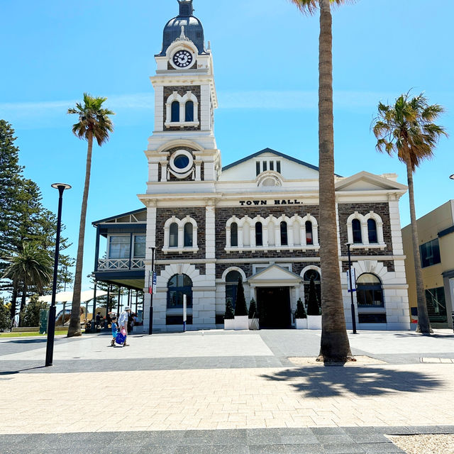 Half day trip to Glenelg beach 