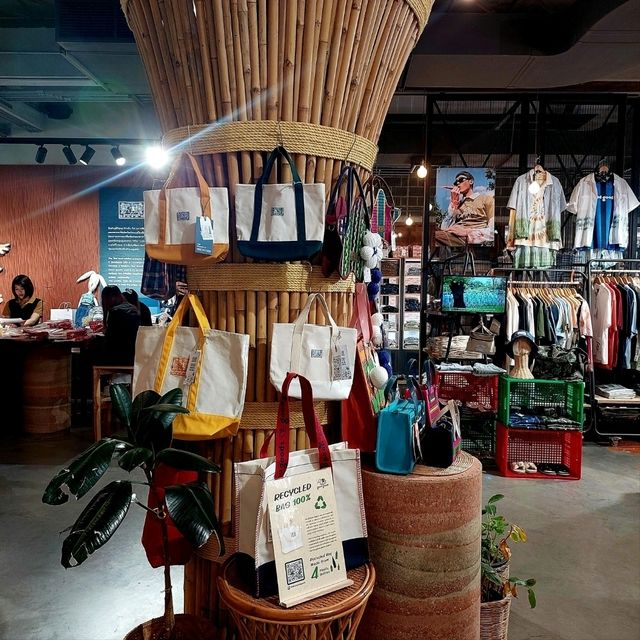 ช๊อปปิ้งสินค้าเชียงใหม่เอกลักษณ์ใหม่ • Good Goods