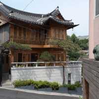 Walking Through History: The Beauty of Bukchon Hanok Village!