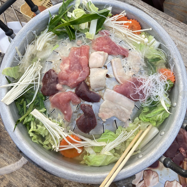 หมูกะทะ @แควน้อย ริเวอร์พาร์ค กาญจนบุรี หมูกะทะ @แควน้อย ริเวอร์พาร์ค กาญจนบุรี