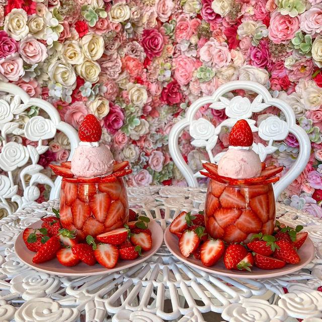 Sweet Time at Cafe de Peru🍓💐