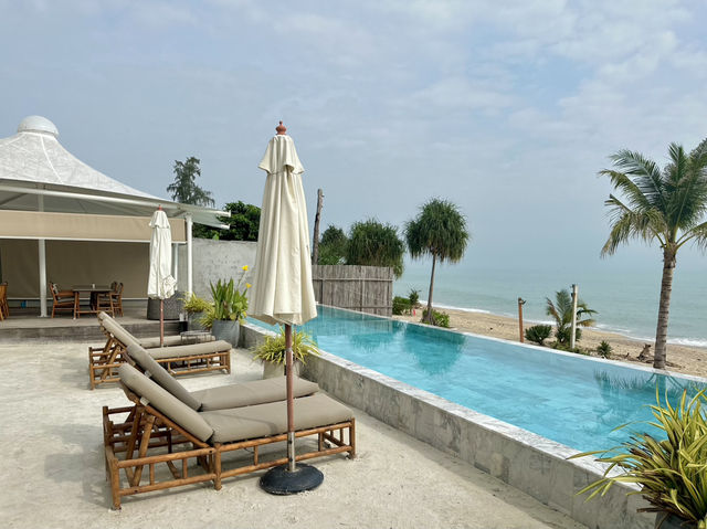 โรงแรมริมหาดขนอม วิวทะเลทุกห้อง