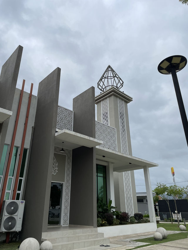 Stunning architecture design in Gua Musang Mosque 