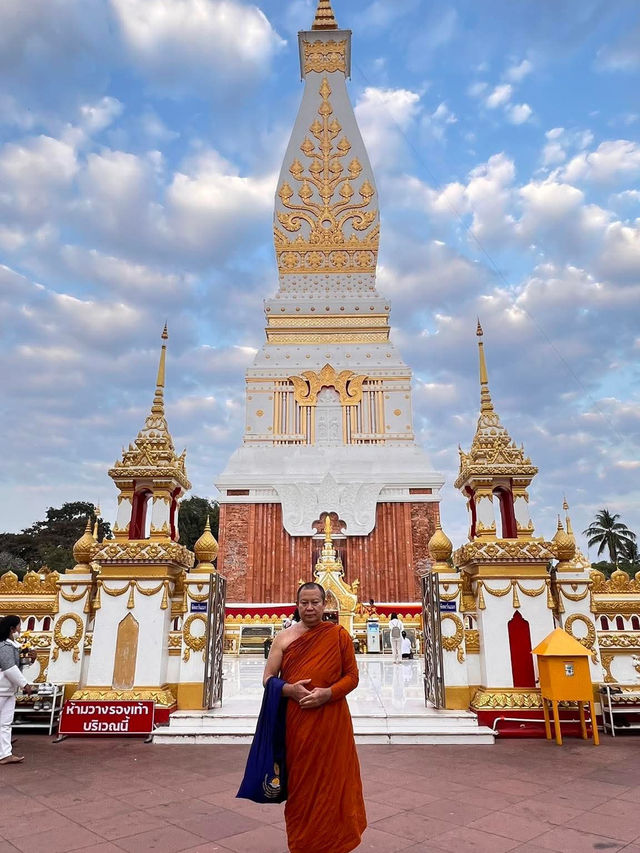 3 ทางหลัก นมัสการองค์พระธาตุพนม