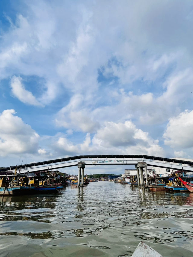 “Port Weld: Where Malaysia’s Railway History Meets Coastal Charm”