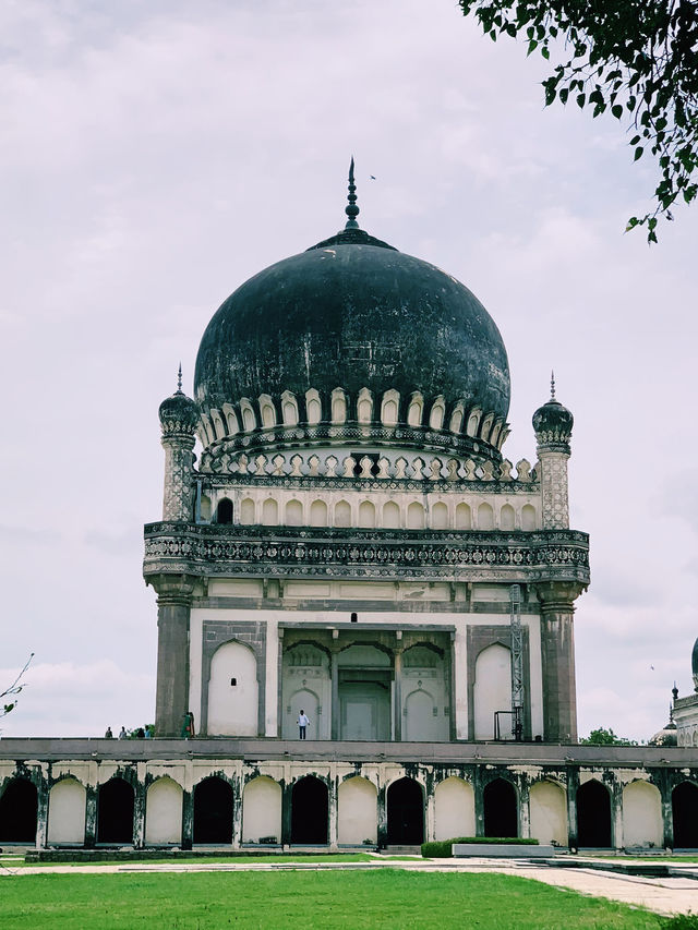 Tomb of Muhammad Quli Qutb Shah – A Royal Legacy in Stone