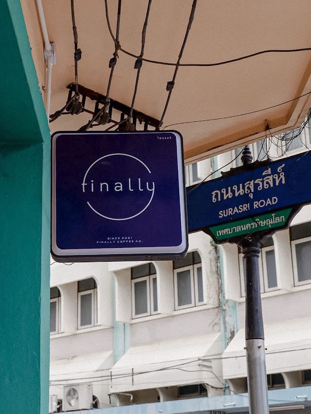 Finally Coffee Co. : คาเฟ่สุดเท่ใจกลางพิษณุโลก
