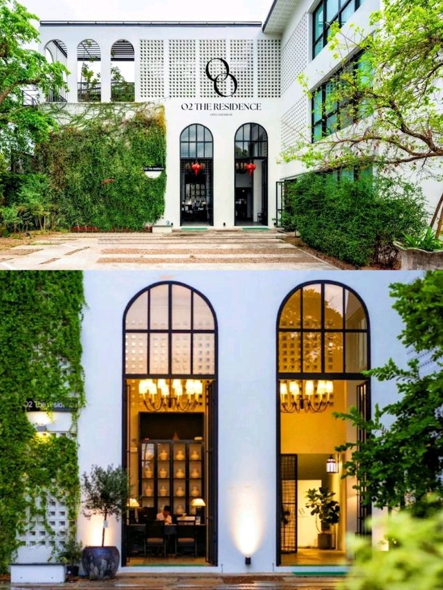O2 The Residence Kanchanaburi, a boutique hotel offers great accommodation and nice Thai food.