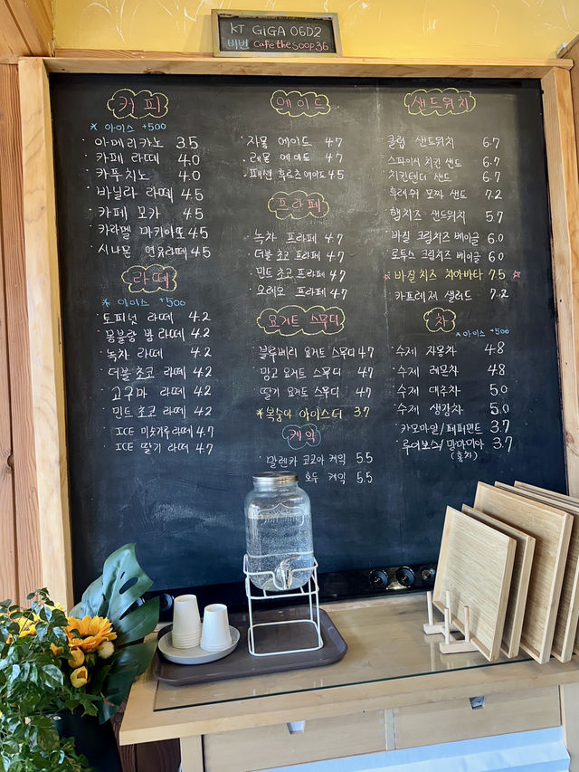 작은 숲속 같은 카페, 군포 '카페더숲'에서의 여유 한 잔