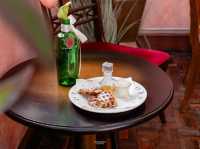 Ron Ron Slow Bar #คาเฟ่เจริญกรุง