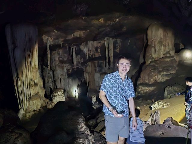 สำรวจถ้ำพุหวาย ตั้งอยู่ในวนอุทยานถ้ำเขาวง