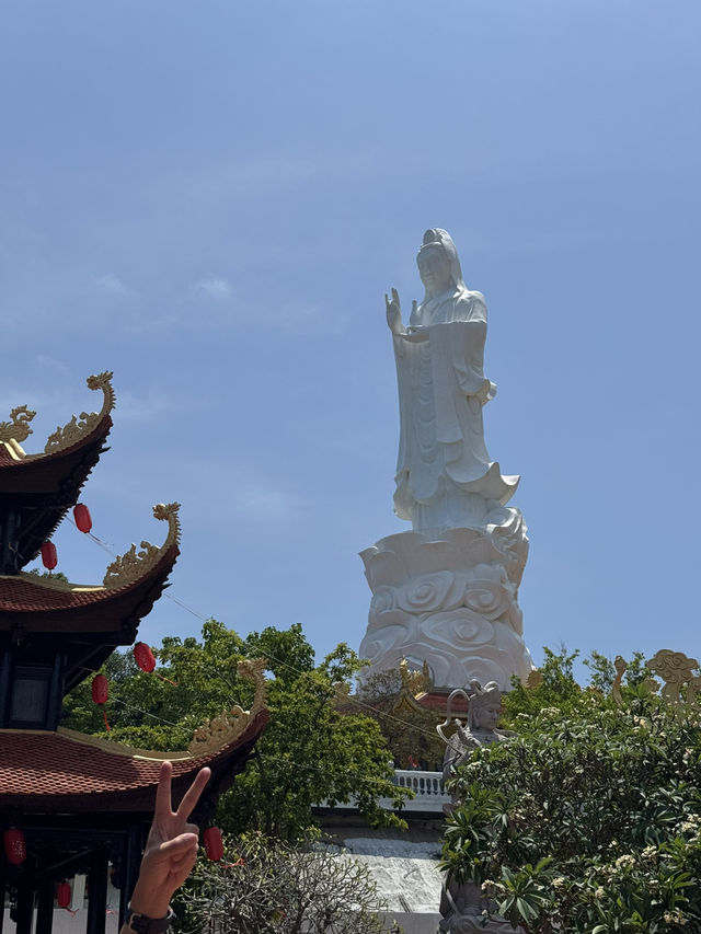 《靜謐聖地：富國島護國寺的心靈洗禮》