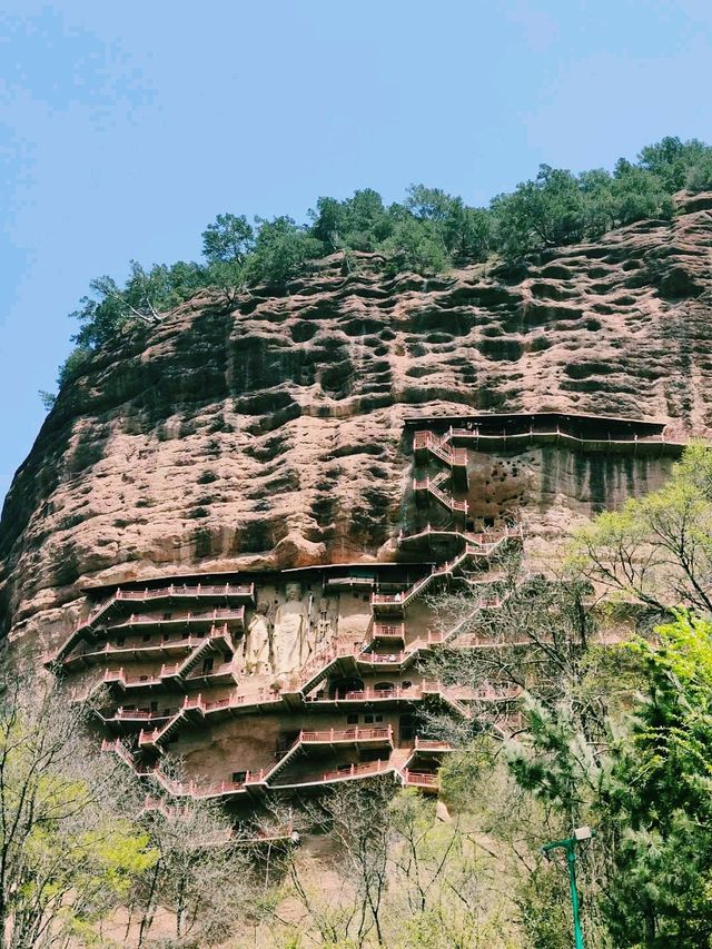 中國甘肅天水著名旅遊景點麥積山石窟旅行攻略，適合打卡拍照📸