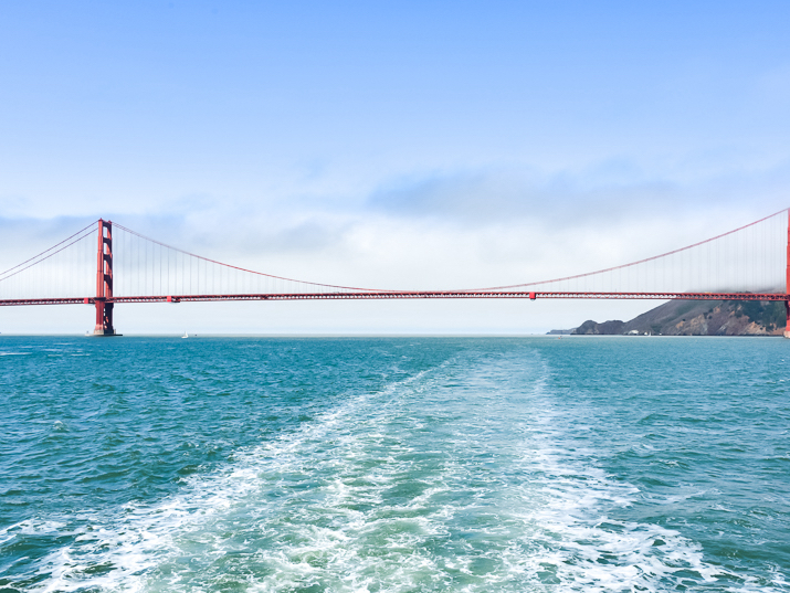 船から見るゴールデンゲートブリッジ: 絶景を水上から堪能🚤 | Trip