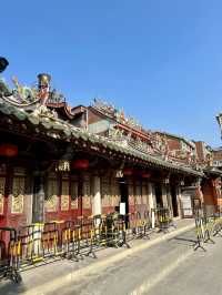 Where Generals Whisper and Pagodas Stand Still: A Day at Tonghuai Guan Yue Temple