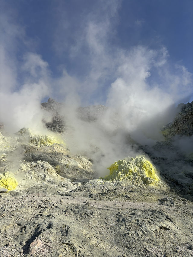 【硫黄山の大迫力】硫黄山の大迫力！噴煙と硫黄の香りを間近で体感しよう【北海道】